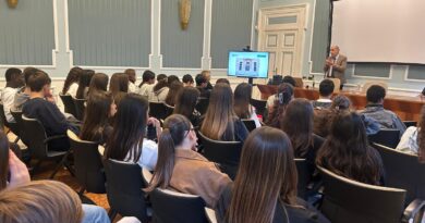 Dal baratto alla moneta elettronica: studenti a lezione di educazione finanziaria con la Banca Stabiese